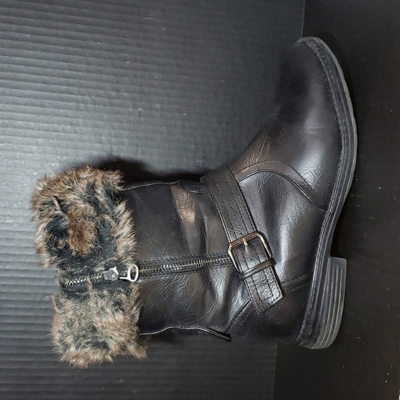 Women's faux fur, leather bootie. Size 10. - Picture 5 of 13
